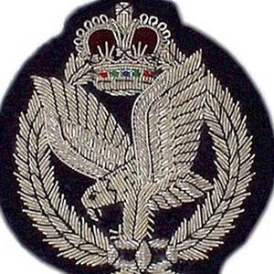 Badges de logo brodés personnalisés de haute qualité patchs de tissu en gros pour la marque de vêtements badges de broderie de haute qualité - Product Image 6