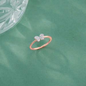 Bague en or rose avec diamant papillon scintillant - Product Image 1
