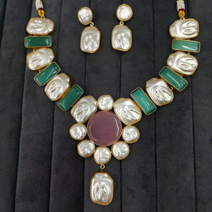 Collar hecho a mano con piedra Monalisa con collar de perlas con pendientes, joyería clásica de playa, latón para boda y fiesta - Product Image 2