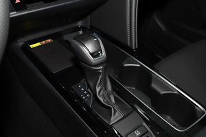 Berline à essence d'occasion 2025, automatique, conduite à gauche, état propre, sièges en cuir, taille des pneus R18, couleur foncée, conduite à gauche, manuelle, pour l'importation - Product Image 2