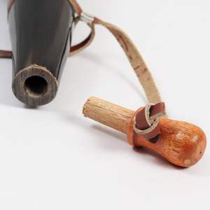 Cuerno de polvo de búfalo natural hecho a medida de alta calidad con asas de cuero ideal para tiendas de suministros vikingos para reventa - Product Image 4