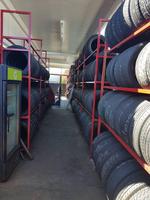 Achetez des pneus de voiture d'occasion en grande quantité, livraison mondiale, pneus de voiture en caoutchouc sans chambre à air, Europe.