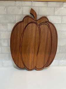 Tabla de cortar de calabaza de madera moderna y decoración de otoño-Juego de varias piezas hecho a mano - Product Image 5