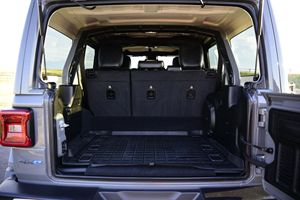 Jeep Wrangler Unlimited Rubicon 4xe 2021, Altamente Equipado, Híbrido Enchufable de 375 hp, Tracción en las Cuatro Ruedas, Neumáticos R20, Motor Turbo, Automático, Luz Izquierda - Product Image 4