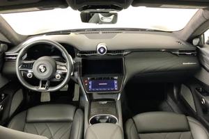 LISTO PARA ENVIAR, MASE-RATI GRANTURISMO MODENA 2024, Volante a la Derecha/Izquierda, Motor V6 Twin-Turbo de 483 HP, Tracción en las Cuatro Ruedas - Product Image 3