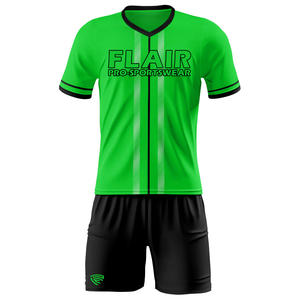 Kits de football rétro conçus sur mesure Uniformes de maillot de football pour enfants de haute qualité pour hommes - Product Image 3