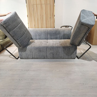 Canapés minimalistes gris en chenille, gain de place, avec structure métallique fixe pour salon