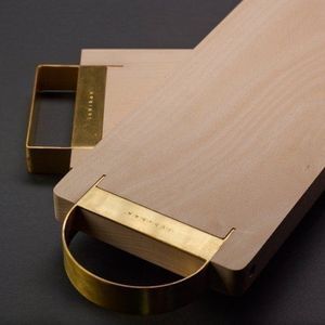Tabla de cortar de madera minimalista de Haya/Arce con agarre de latón dorado pulido Accesorio de utensilios de cocina Premium Tabla de cortar de madera - Product Image 1