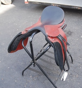 Nuevo diseño de cuero rojo negro inglés sillín resistencia al por mayor precio bajo personalizado sillín de caballo - Product Image 3