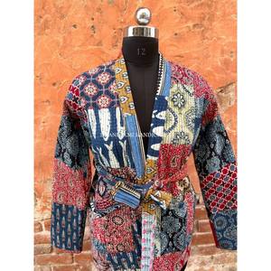 เสื้อโค้ทฤดูหนาวสไตล์วินเทจสำหรับทุกเพศ ขายส่ง งานแฮนด์เมดจากผ้าฝ้ายอินเดีย ตกแต่งด้วยผ้าปะต่อหลายชิ้น ปักลายดอกไม้  ไซส์ใหญ่ - Product Image 1