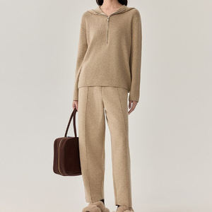 เสื้อฮู้ดดี้แขนยาวแฟชั่นสีพื้นถักจากผ้าฝ้าย 100% ผลิตภัณฑ์ใหม่สำหรับฤดูหนาว พร้อมโลโก้ด้านหน้า ดีไซน์ปรับแต่งได้ - Product Image 2