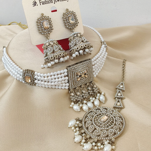 Hermoso collar gargantilla de calidad premium con pendientes Jhumki y Maang Tikka para mujeres perfecto para bodas, ocasiones especiales - Product Image 1