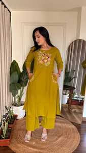 Ensemble de kurta en coton pour femmes indiennes et pakistanaises tendance, dans de belles couleurs avec des broderies, prêt à porter, ensembles de kurti pakistanais - Product Image 2