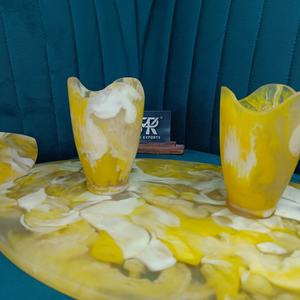 Plateau de service en résine polie écologique fait main de luxe avec deux verres, motif marbre jaune et blanc, style ange, décoration d'intérieur - Product Image 4