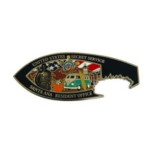 Abridor de Monedas Personalizado de Aleación de Zinc con Esmalte Suave, Diseño Moderno y Tradicional de Bombero, Troquelado e Impresión - Honor y Valentía Primero - Product Image 1