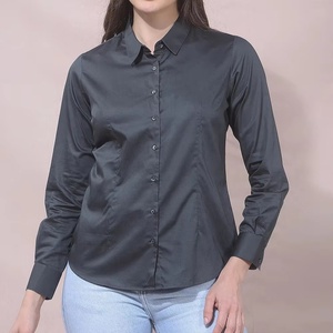 ฤดูร้อนสไตล์ใหม่ ดีไซน์ลำลองและทันสมัยสำหรับผู้ชายและผู้หญิงคู่รัก เสื้อเชิ้ตลำลองแขนสั้นสำหรับนักเรียนที่เรียบง่ายและมีสไตล์ - Product Image 1