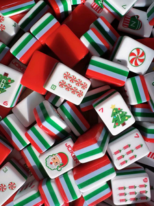 Oferta Especial: Juego de Mahjong Americano de 160 Fichas de Acrílico Estilo Navideño Rojo Moderno, Duradero y Portátil - Product Image 4