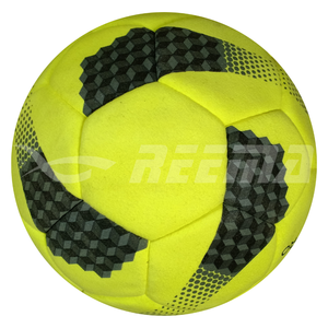 Balón de Fútbol de Microfibra Duradero de Gamuza PU para Entrenamientos de Alta Calidad Diseñado por Reema Technologies. - Product Image 3