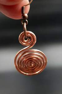 Boucles d'oreilles en cuivre oxydé faites à la main avec motif ethnique parfait pour un mariage festif et un dressing traditionnel de fête - Product Image 2