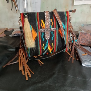 Bolso de diseñador Estilo occidental Herramientas manuales Manta de sillín Bolso cruzado bohemio Bolso de cuero de vaca Fabricante Listo para enviar - Product Image 3