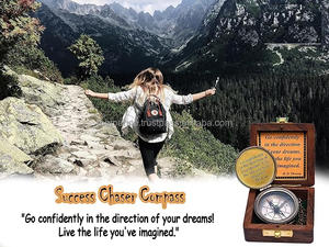 Brújula grabada con cita de Thoreau's Go Confidently de latón macizo con caja de madera regalo de bautismo 2023 regalos del Día de Graduación - Product Image 5