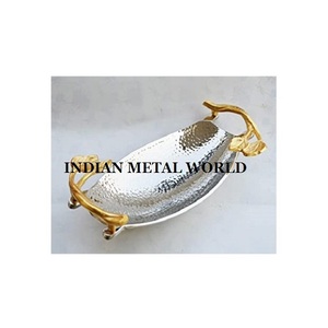Bandeja de servicio de alimentos martillada de aluminio, con asas de diseño de hojas para el hogar, bandeja decorativa de mesa superior - Product Image 1