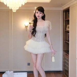 Robe en tulle pour femme avec dentelle brodée de haute qualité pour les occasions spéciales - Product Image 2