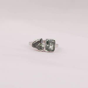 Anillo de Compromiso Fino para Mujer, con Diamante Cultivado en Laboratorio de Color Verde Único, Oro Blanco Sólido de 18 Quilates, con Corte Corazón y Radiante - Product Image 3