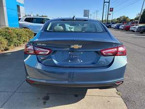 Magnifique Chevrolet Malibu LT bleue 2024 d'occasion, conduite à gauche, toit ouvrant, démarrage à distance, sièges en cuir, boîte automatique, jantes en alliage, hayon. - Product Image 5