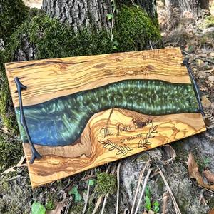 Plateau minimaliste en résine et bois fait à la main, organisateur fonctionnel pour table de toilette, bureau et espace de vie à prix compétitif - Product Image 5