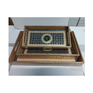 Plateau de service imprimé en bois indien fait à la main centre de table de mariage plateau de rangement décoratif avec ensemble de 3 pièces - Product Image 3