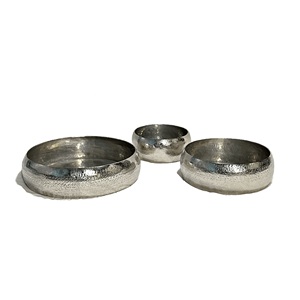 Tazón de Metal con Textura Martillada, Acabado Plateado, Diseño Moderno Ecológico, Tazón para Servir para Decoración del Hogar, Hotel y Cocina - Product Image 1