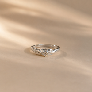 Bague solitaire en zircon plaqué or rose, style géométrique moderne et romantique - Product Image 3