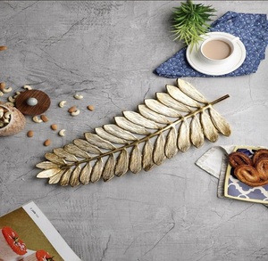 Plato de servicio de vidrio nuevo y aluminio chapado en oro redondo de diseñador para uso decorativo en el hogar, la cocina y las fiestas - Product Image 5