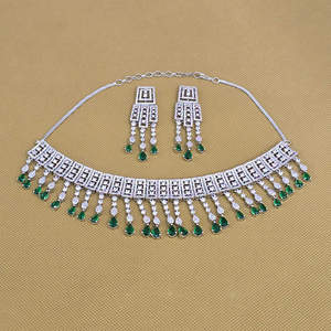 Collar clásico hecho a mano con Zirconia cúbica y chapado en rodio Pendientes colgantes de moda Exportador en India - Product Image 2