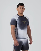 Extensible dans 4 sens Respirant lisse 80% Polyester 20% spandex élasthanne rash guards pour BJJ MMA et Sports wear compression shirts