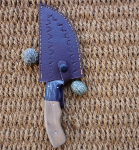 Juego de Cuatro Piezas de Cuchillos de Acero Inoxidable de Alta Calidad - Mango de Madera Exótica, Ligero y Duradero, Incluye Funda - Product Image 4