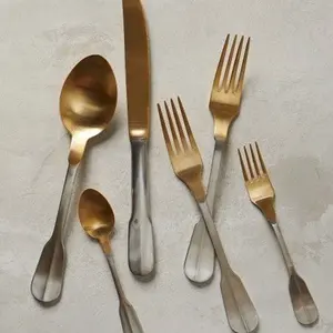 Cubiertos chapados en oro y plata de lujo de acero inoxidable para banquete, con mango antiguo, vajilla de boda, cuchillo y cuchara, conjunto de cubiertos