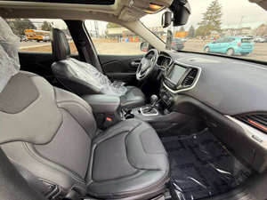 Auto Usado Económico Jeep Cherokee Latitude Plus 2018 con Volante a la Izquierda - Product Image 4