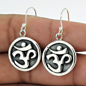 Boucles d'oreilles pendantes en argent massif, design religieux OHM, luxe, simples, faites à la main, cadeau, délicates, pour elle, vente en gros - Product Image 1