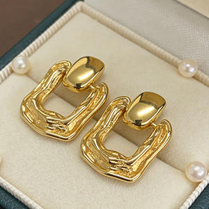 Pendientes de Aro de Acero Inoxidable para Mujer, Chapados en Oro de 18K, Diseño Minimalista Vintage, Joyería Elegante en Color Oro y Plata - Product Image 4