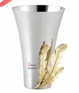 Vase à fleur en acier inoxydable en métal fini argent de haute qualité avec une belle feuille d'or pour la décoration de restaurant d'hôtel - Product Image 1