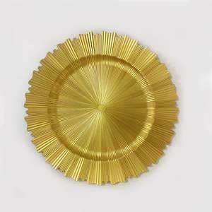 Plaque de charge en fer d'inspiration vintage avec look artisanal idéal pour les dîners de vacances élégants ou les événements de mariage - Product Image 3