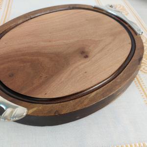Tabla de Cortar Ovalada de Madera Clásica con Asas de Metal, Perfecta para Uso en la Cocina, Buffet y Exhibición en la Mesa de Comedor, de la India - Product Image 2