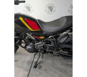 NUEVA Motocicleta Urbana Royals Enfield GUERRILLA 450 2026 - Product Image 3