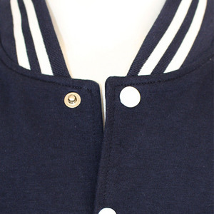 แจ็กเก็ตหนังแท้สำหรับผู้ชายสีดำมีสีแดงพิมพ์โลโก้ Collegeballjacket สำหรับผู้ชาย - Product Image 4