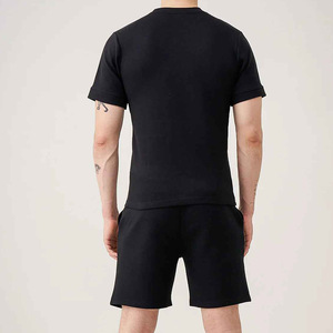 Conjunto de camiseta y pantalones cortos de algodón para verano, transpirable, de dos piezas, para hombre, con logo personalizado. - Product Image 3