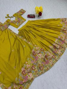 Impresionante Festival Lehenga Choli con hilo de bordado pesado y trabajo de secuencia perfecto para bodas y ocasiones festivas especiales - Product Image 5