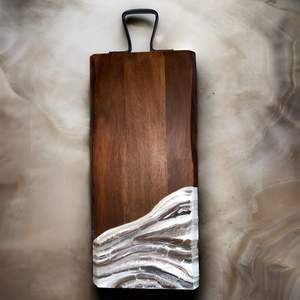 PLANCHE À DÉCOUPER EN RÉSINE ÉPOXY EN BOIS DE TECK PERSONNALISÉ FABRIQUÉE À LA MAIN POUR Ocean River Planche à découper en résine pour servir les aliments - Product Image 3