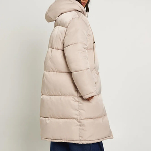 Veste matelassée pour femme de haute qualité OEM, capuche chaude, hiver, grande taille, fermeture éclair intégrale, veste à bulles d'extérieur, logo personnalisé, tissu en nylon, doudoune - Product Image 2